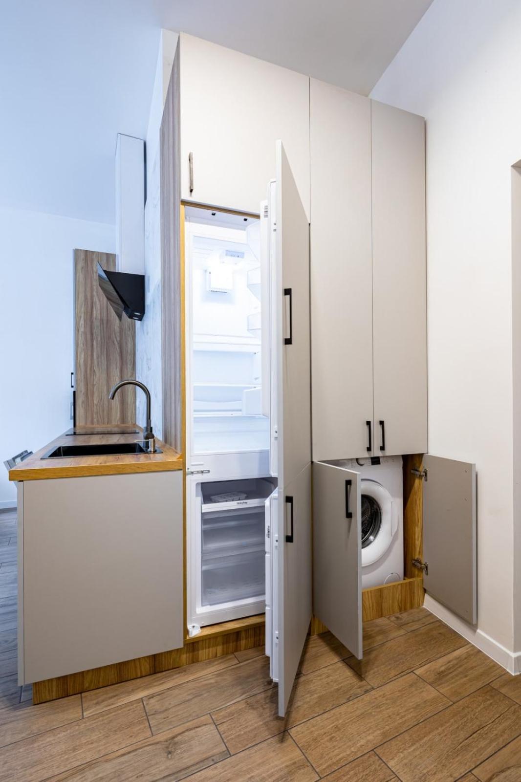 Romari туган барановського 30 Apartment